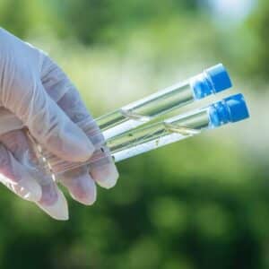 Laaja porakaivon vesianalyysi